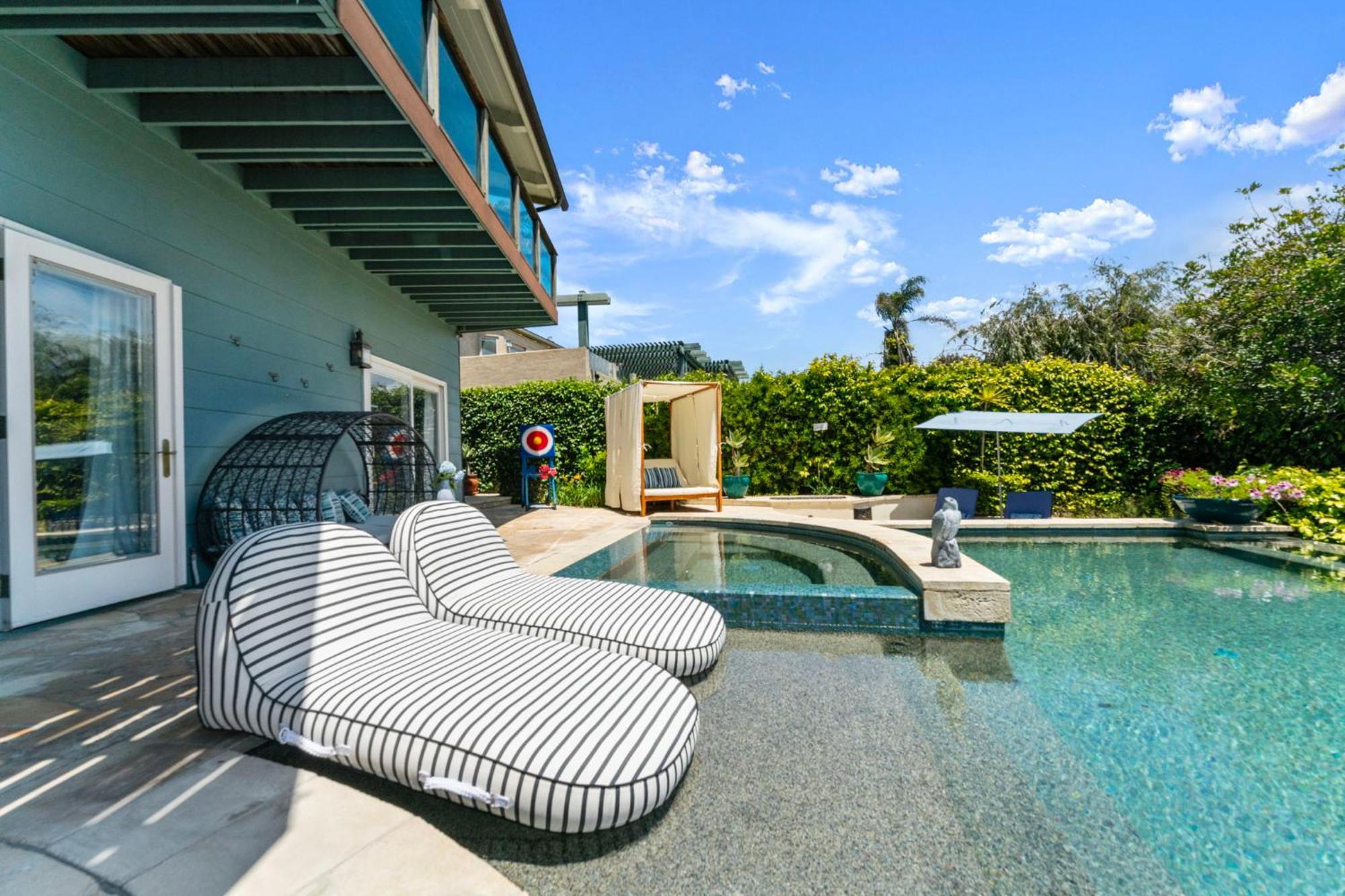 The Pool Side Hideaway With Golf Cart *