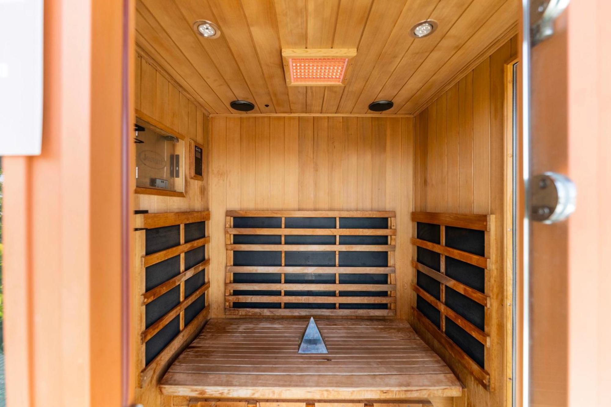The Pool Side Hideaway With Golf Cart Apartment *