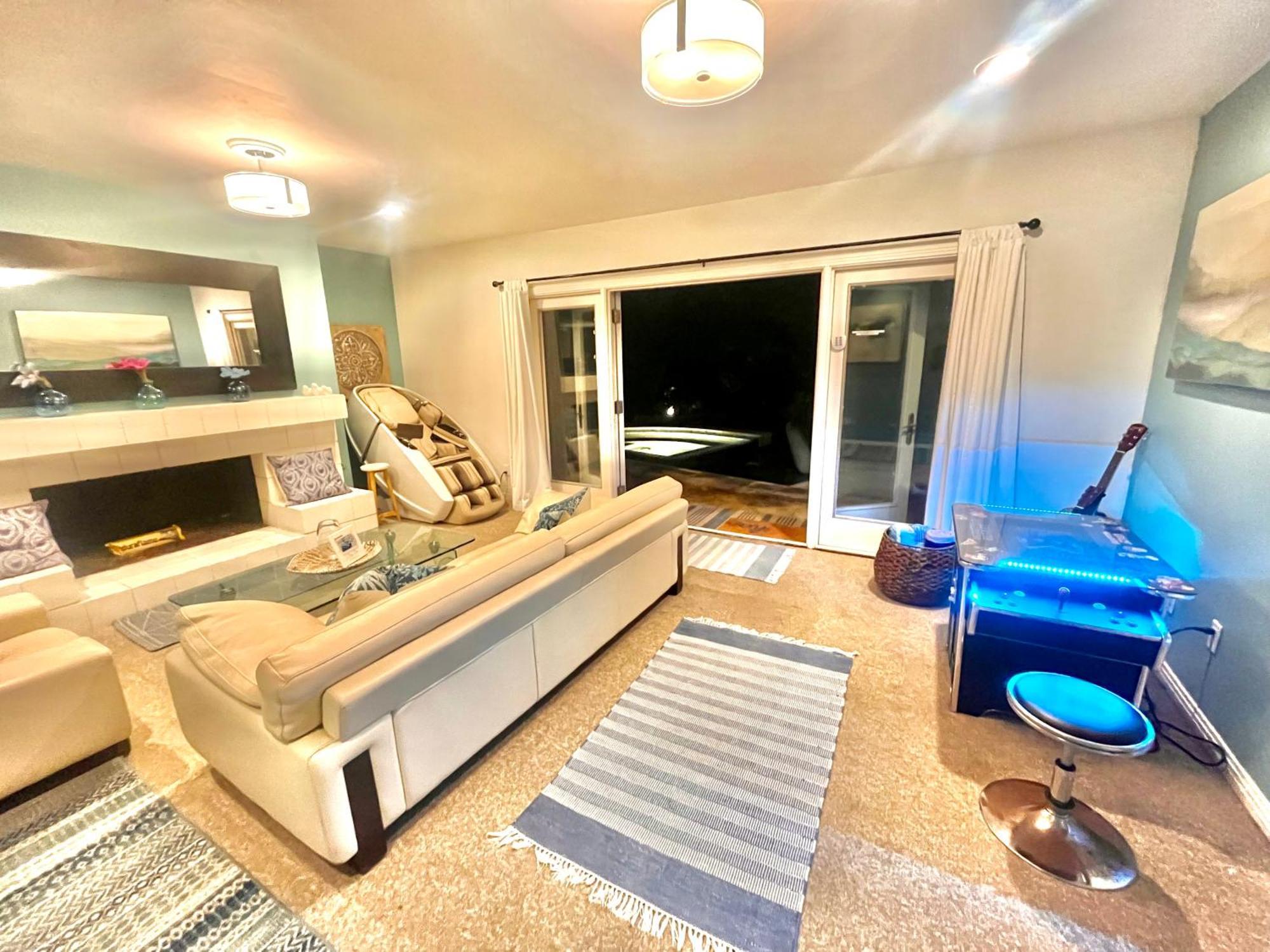 The Pool Side Hideaway With Golf Cart Apartamento